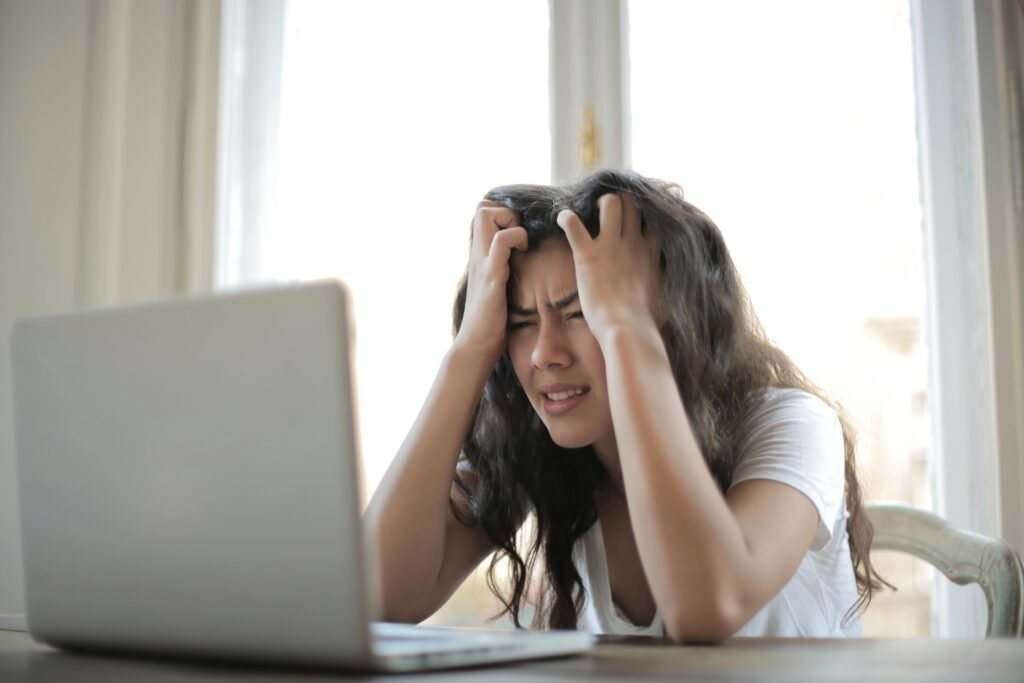 10 Common Traps Keeping the Lower Middle Class from Financial Success