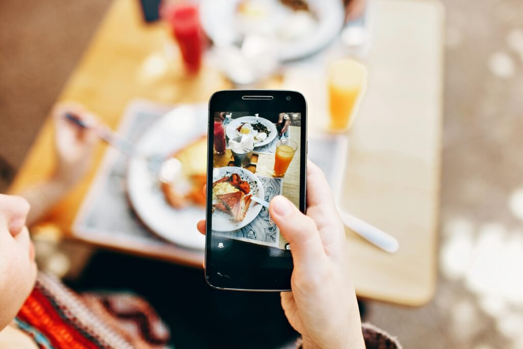How to Use AI for Social Media: Maximizing Your Digital Presence